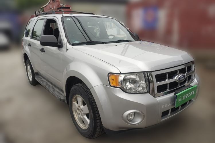 Used Ford Escape  Front Right 45 Deg