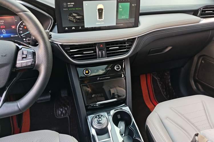 Used Ford Escape 2020 EcoBoost 245 Four-Wheel Drive Titanium Edition Audio And AC Panel