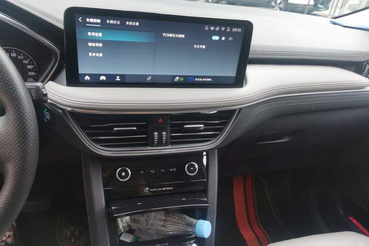 Used Ford Escape 2020 EcoBoost 245 Four-Wheel Drive Titanium Edition Audio And AC Panel