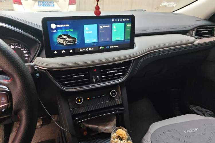 Used Ford Escape 2020 EcoBoost 245 Two-Wheel-Drive Titanium Edition Audio And AC Panel