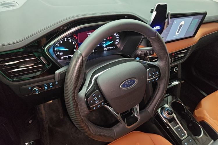 Used Ford Escape 2020 EcoBoost 245 Two-Wheel-Drive Titanium Edition Center Console