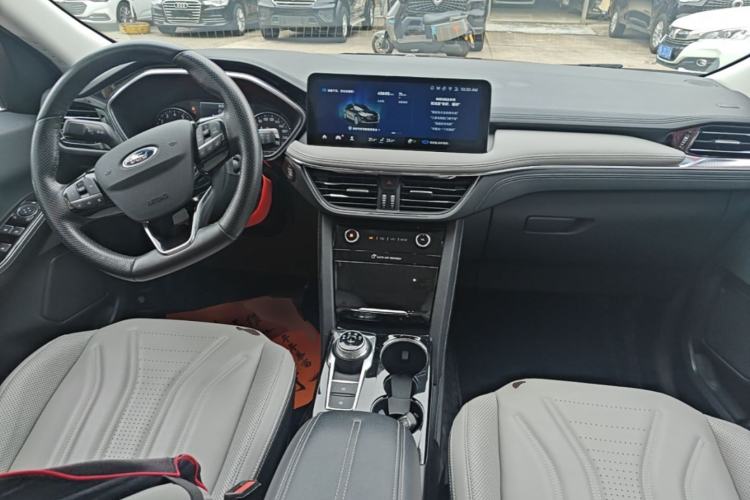 Used Ford Escape 2020 EcoBoost 245 Two-Wheel-Drive Titanium Edition Center Console
