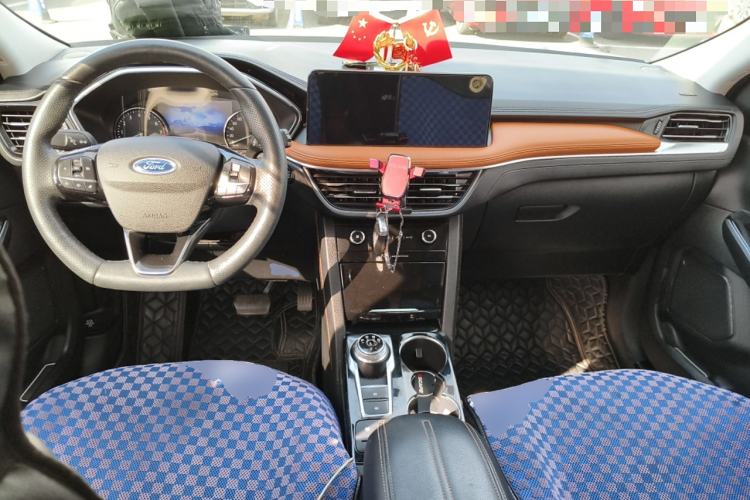 Used Ford Escape 2020 EcoBoost 245 Four-Wheel Drive Titanium Edition Center Console