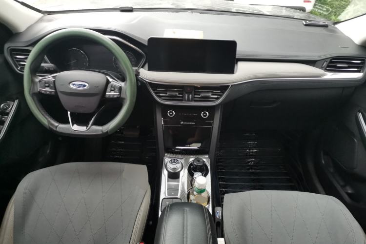 Used Ford Escape 2020 EcoBoost 245 Four-Wheel Drive Titanium Edition Center Console