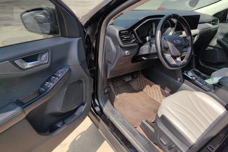 Used Ford Escape 2020 EcoBoost 245 Two-Wheel-Drive Comfort Edition Driver Seat