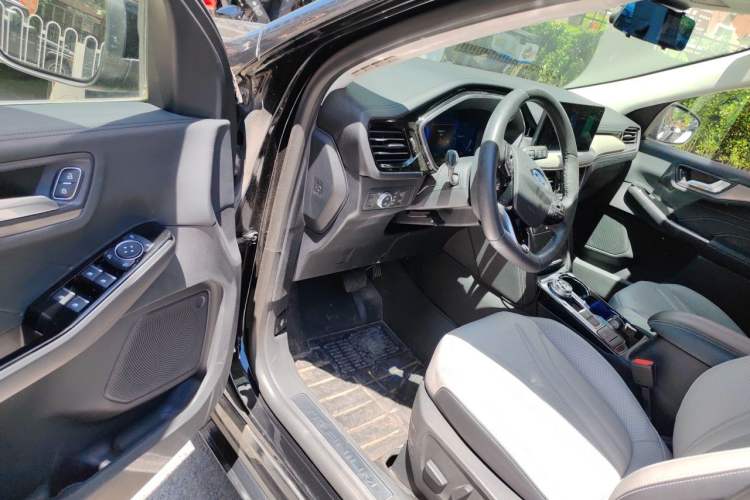 Used Ford Escape 2020 EcoBoost 245 Four-Wheel Drive Luxury Edition Driver Seat