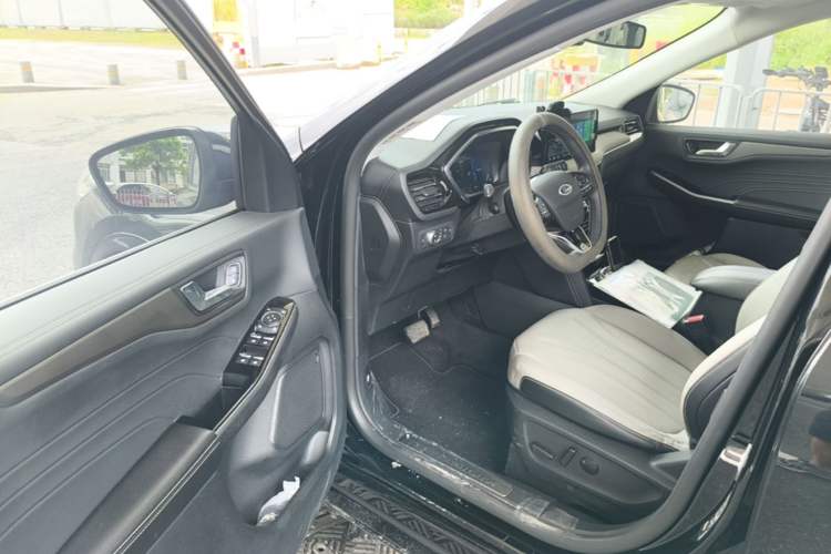 Used Ford Escape 2020 EcoBoost 245 Four-Wheel Drive Luxury Edition Driver Seat