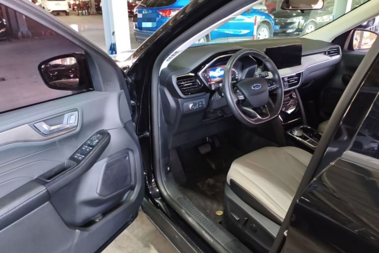 Used Ford Escape 2020 EcoBoost 245 Two-Wheel-Drive Comfort Edition Driver Seat
