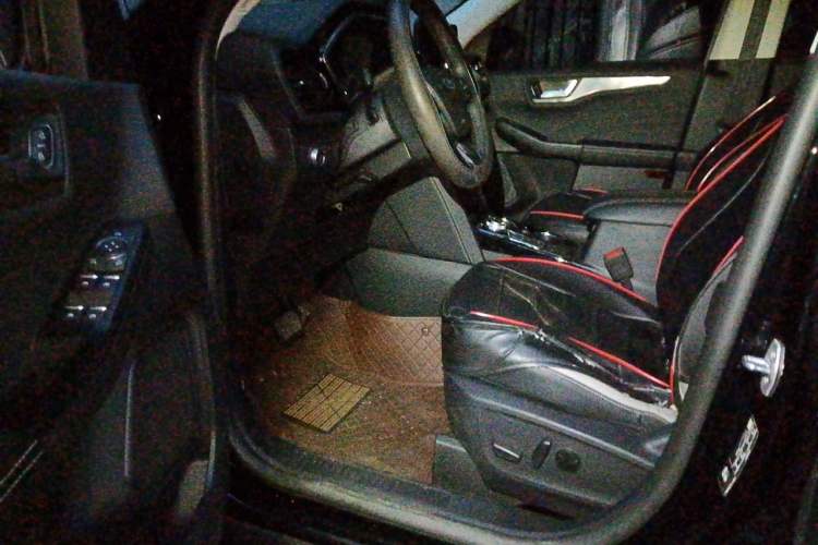 Used Ford Escape 2020 EcoBoost 245 Two-Wheel-Drive Comfort Edition Driver Seat