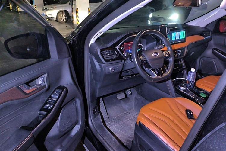 Used Ford Escape 2020 EcoBoost 245 Two-Wheel-Drive Titanium Edition Driver Seat
