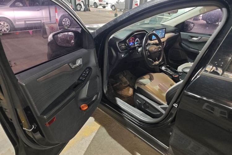 Used Ford Escape 2020 EcoBoost 245 Two-Wheel-Drive Comfort Edition Driver Seat