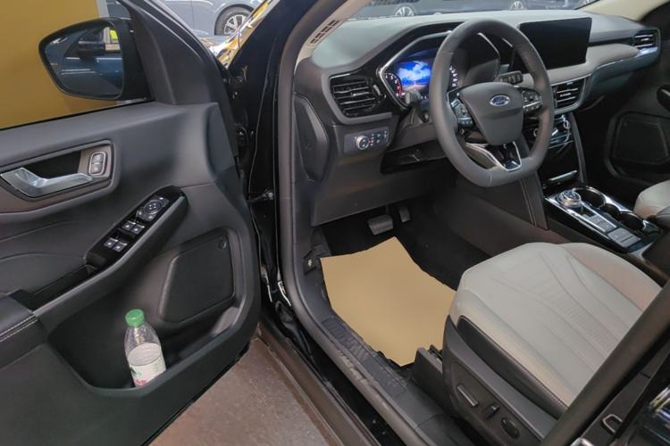 Used Ford Escape 2020 EcoBoost 245 Two-Wheel-Drive Titanium Edition Driver Seat
