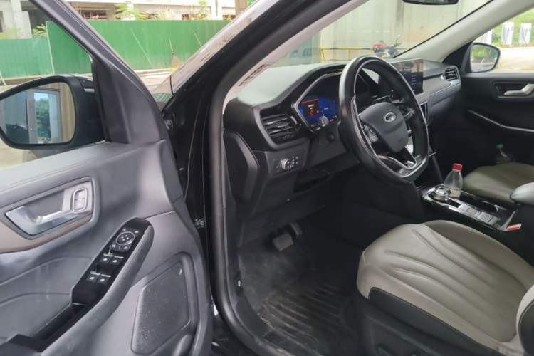Used Ford Escape 2020 EcoBoost 245 Four-Wheel Drive Luxury Edition Driver Seat