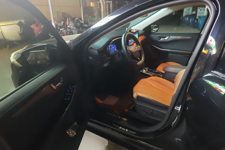 Used Ford Escape 2020 EcoBoost 245 Four-Wheel Drive Luxury Edition Driver Seat