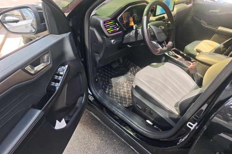 Used Ford Escape 2020 EcoBoost 245 Two-Wheel-Drive Titanium Edition Driver Seat