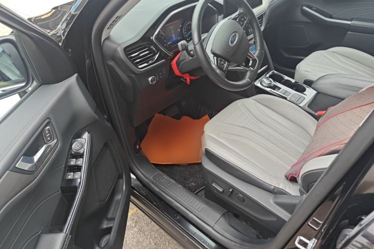 Used Ford Escape 2020 EcoBoost 245 Two-Wheel-Drive Titanium Edition Driver Seat