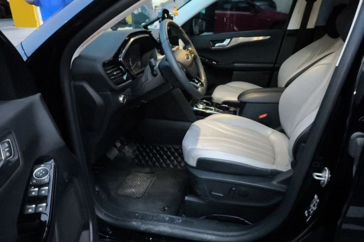 Used Ford Escape 2020 EcoBoost 245 Two-Wheel-Drive Titanium Edition Driver Seat