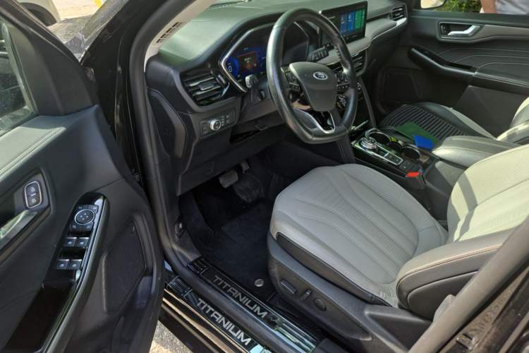 Used Ford Escape 2020 EcoBoost 245 Four-Wheel Drive Luxury Edition Driver Seat