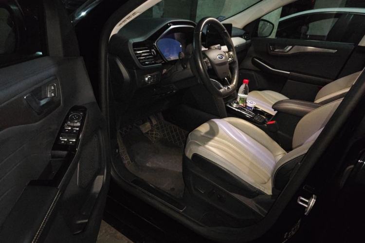 Used Ford Escape 2020 EcoBoost 245 Four-Wheel Drive Luxury Edition Driver Seat