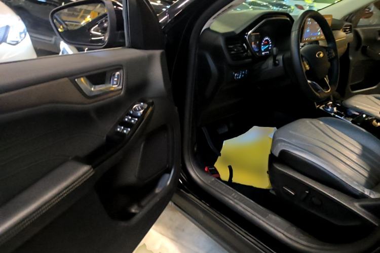 Used Ford Escape 2020 EcoBoost 245 Two-Wheel-Drive Titanium Edition Driver Seat