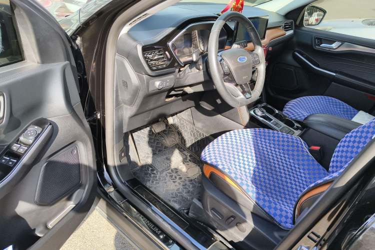 Used Ford Escape 2020 EcoBoost 245 Four-Wheel Drive Titanium Edition Driver Seat