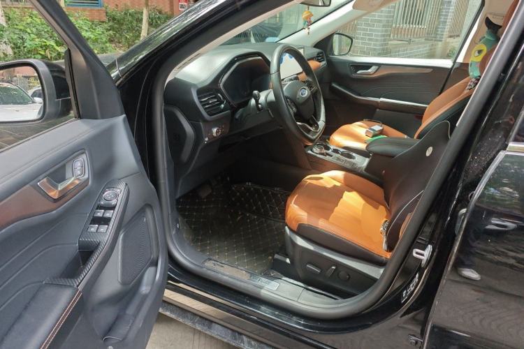 Used Ford Escape 2020 EcoBoost 245 Four-Wheel Drive Luxury Edition Driver Seat