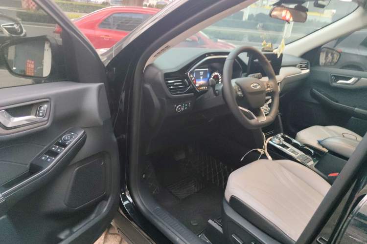 Used Ford Escape 2020 EcoBoost 245 Two-Wheel-Drive Comfort Edition Driver Seat