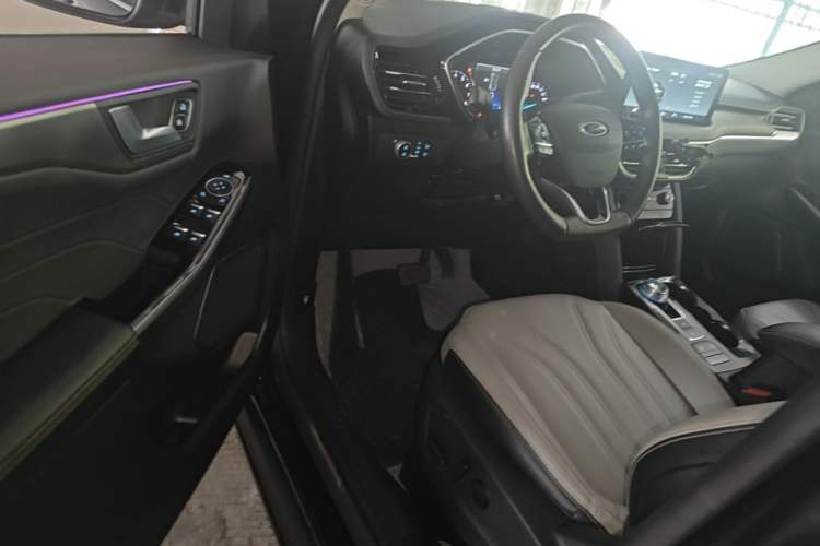 Used Ford Escape 2020 EcoBoost 245 Two-Wheel Drive Smart & Enjoyment Model Driver Seat