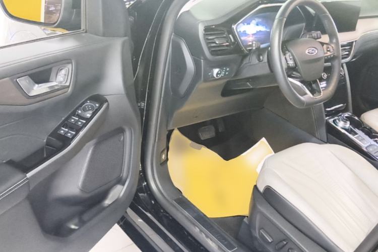 Used Ford Escape 2020 EcoBoost 245 Four-Wheel Drive Luxury Edition Driver Seat