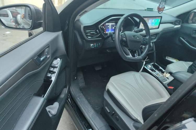 Used Ford Escape 2020 EcoBoost 245 Two-Wheel-Drive Titanium Edition Driver Seat