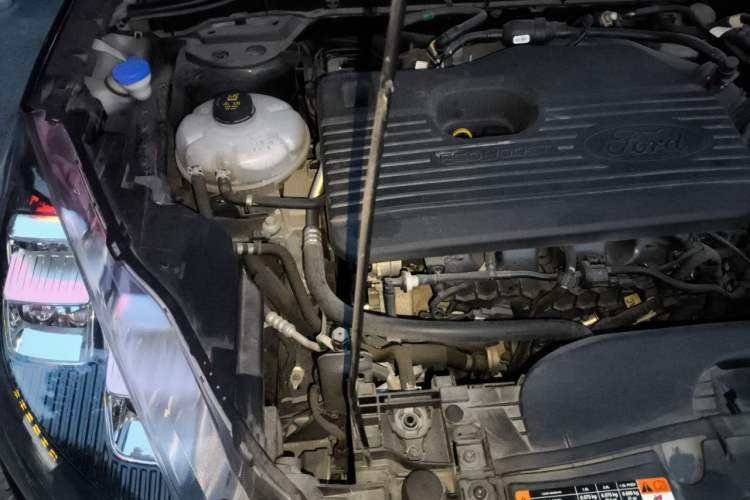 Used Ford Escape 2020 EcoBoost 245 Two-Wheel-Drive Titanium Edition Engine Bay Right