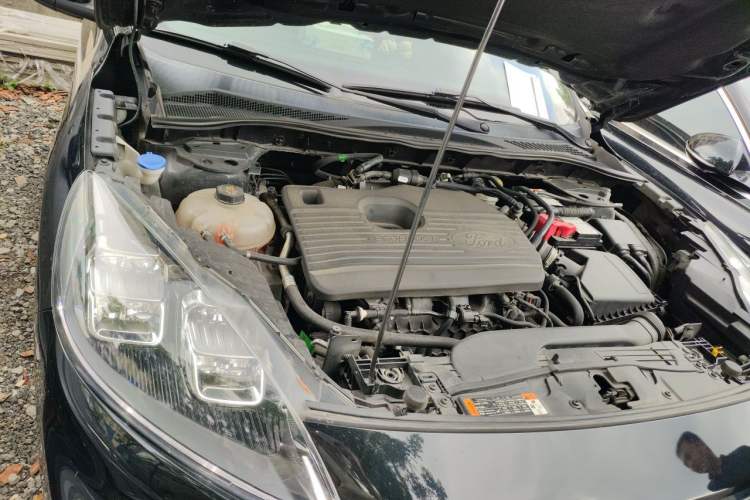 Used Ford Escape 2020 EcoBoost 245 Four-Wheel Drive Luxury Edition Engine Bay Right