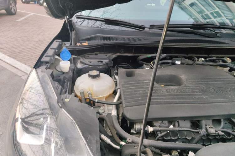 Used Ford Escape 2020 EcoBoost 245 Two-Wheel-Drive Comfort Edition Engine Bay Right