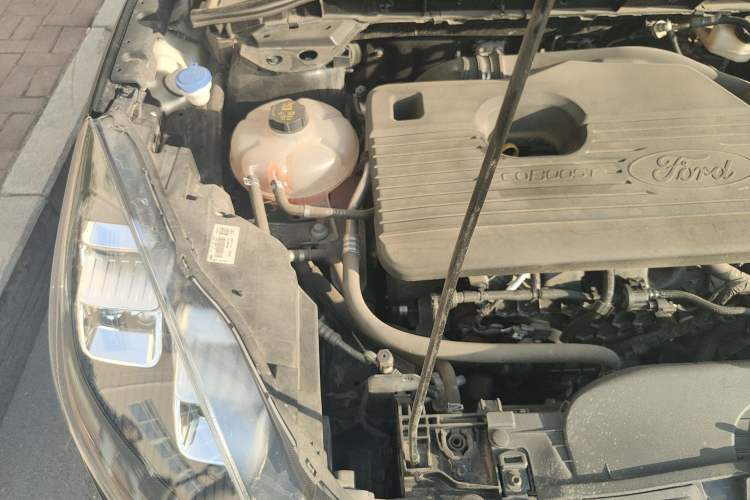 Used Ford Escape 2020 EcoBoost 245 Four-Wheel Drive Luxury Edition Engine Bay Right