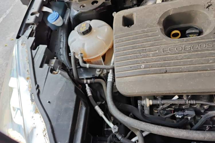 Used Ford Escape 2020 EcoBoost 245 Two-Wheel-Drive Titanium Edition Engine Bay Right