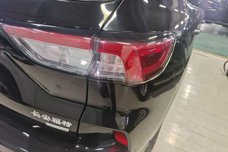 Used Ford Escape 2020 EcoBoost 245 Four-Wheel Drive Luxury Edition Exterior 1