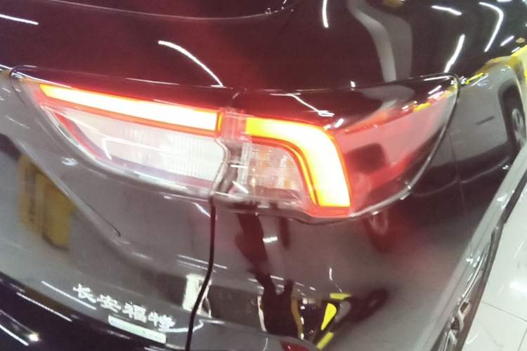 Used Ford Escape 2020 EcoBoost 245 Four-Wheel Drive Luxury Edition Exterior 3