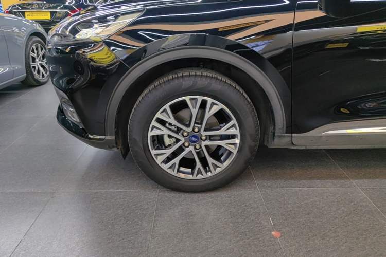 Used Ford Escape 2020 EcoBoost 245 Two-Wheel-Drive Titanium Edition Exterior 4