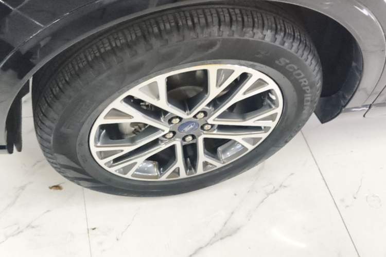 Used Ford Escape 2020 EcoBoost 245 Four-Wheel Drive Luxury Edition Exterior 4