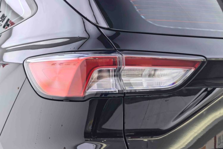 Used Ford Escape 2020 EcoBoost 245 Two-Wheel-Drive Comfort Edition Exterior 5