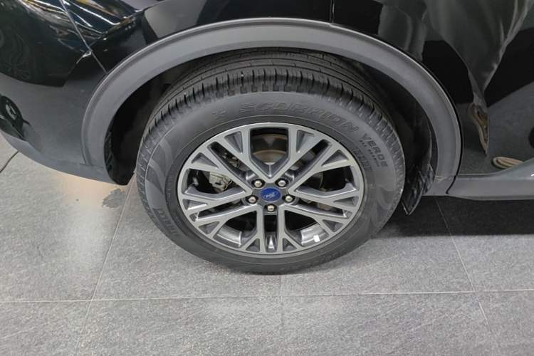 Used Ford Escape 2020 EcoBoost 245 Two-Wheel-Drive Titanium Edition Exterior 5