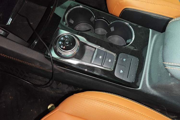 Used Ford Escape 2020 EcoBoost 245 Two-Wheel-Drive Titanium Edition Gear Lever