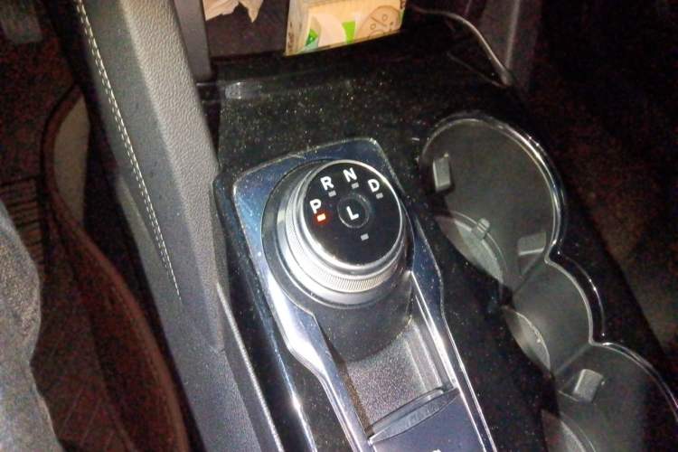 Used Ford Escape 2020 EcoBoost 245 Two-Wheel-Drive Comfort Edition Gear Lever