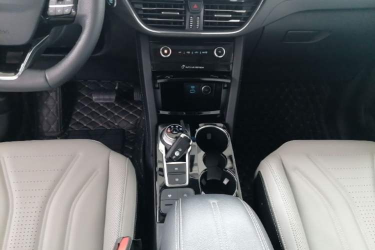 Used Ford Escape 2020 EcoBoost 245 4x4 Enjoyment Model Gear Lever