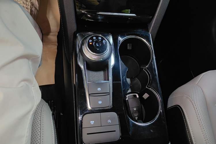 Used Ford Escape 2020 EcoBoost 245 Two-Wheel-Drive Titanium Edition Gear Lever