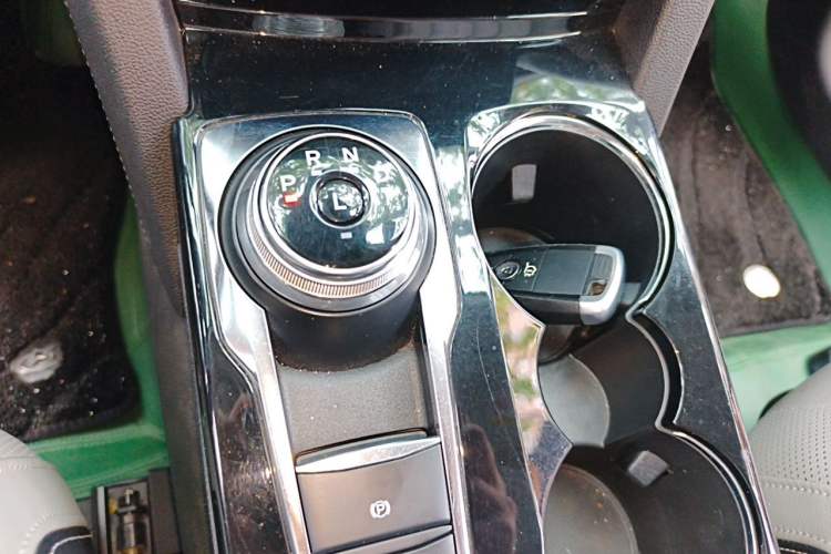 Used Ford Escape 2020 EcoBoost 245 Two-Wheel Drive Smart & Enjoyment Model Gear Lever