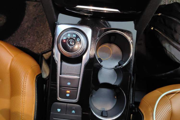 Used Ford Escape 2020 EcoBoost 245 Two-Wheel Drive Smart & Enjoyment Model Gear Lever