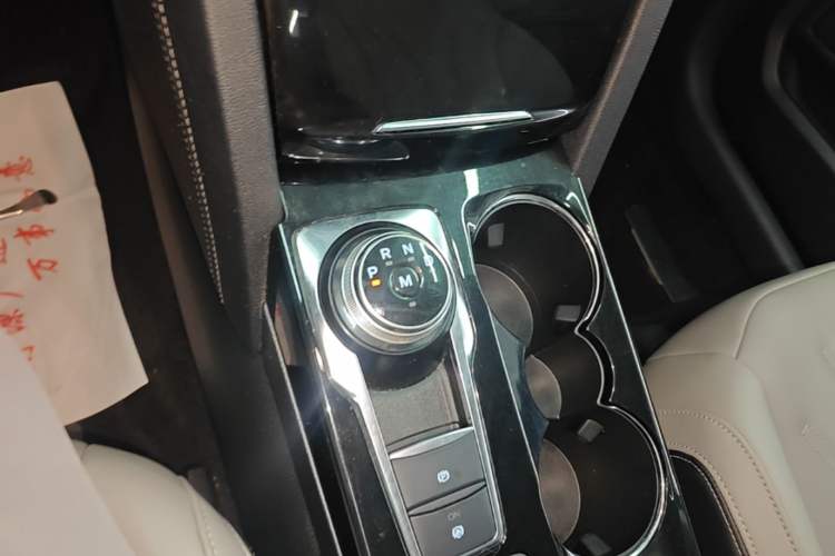 Used Ford Escape 2020 EcoBoost 245 Two-Wheel-Drive Comfort Edition Gear Lever