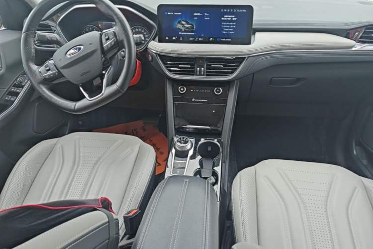 Used Ford Escape 2020 EcoBoost 245 Two-Wheel-Drive Titanium Edition Gear Lever