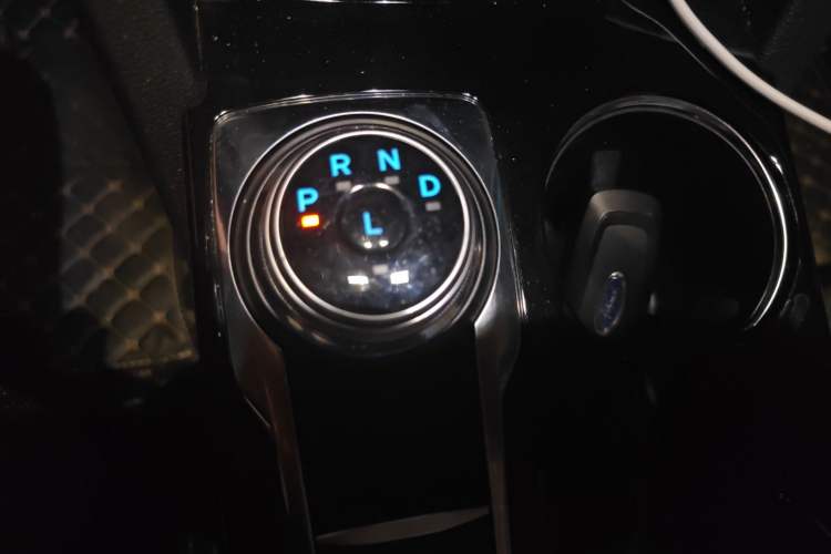 Used Ford Escape 2020 EcoBoost 245 Two-Wheel Drive Smart & Enjoyment Model Gear Lever